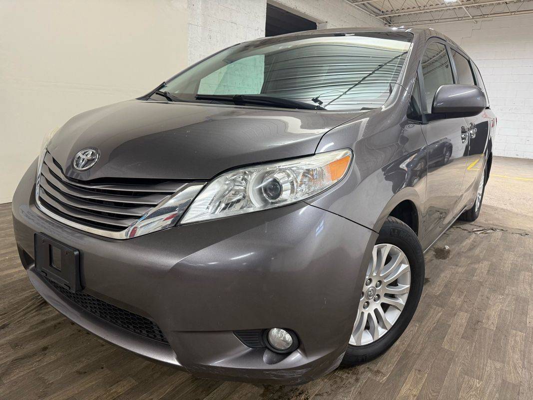 2017 Toyota Sienna XLE — Minivan — 152,566 mi — Carlstadt, NJ