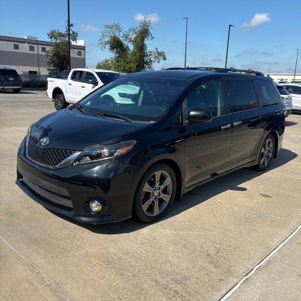 2016 Toyota Sienna SE — Minivan — 126,750 mi — Carlstadt, NJ