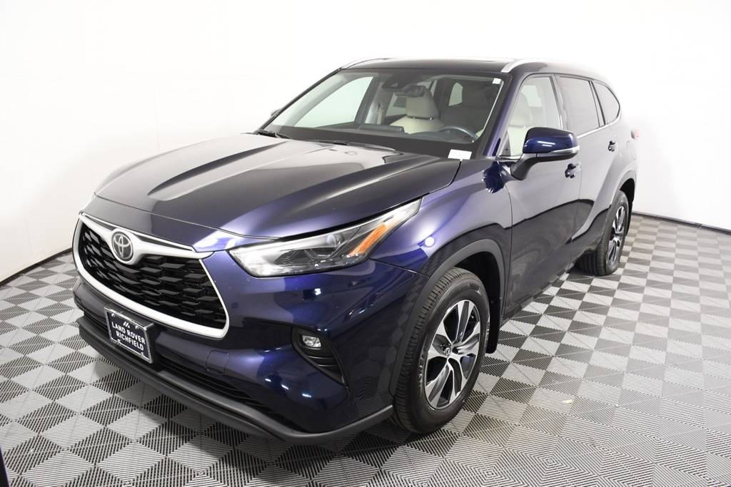 2022 Toyota Highlander XLE — SUV — 38,466 mi — Richfield, MN