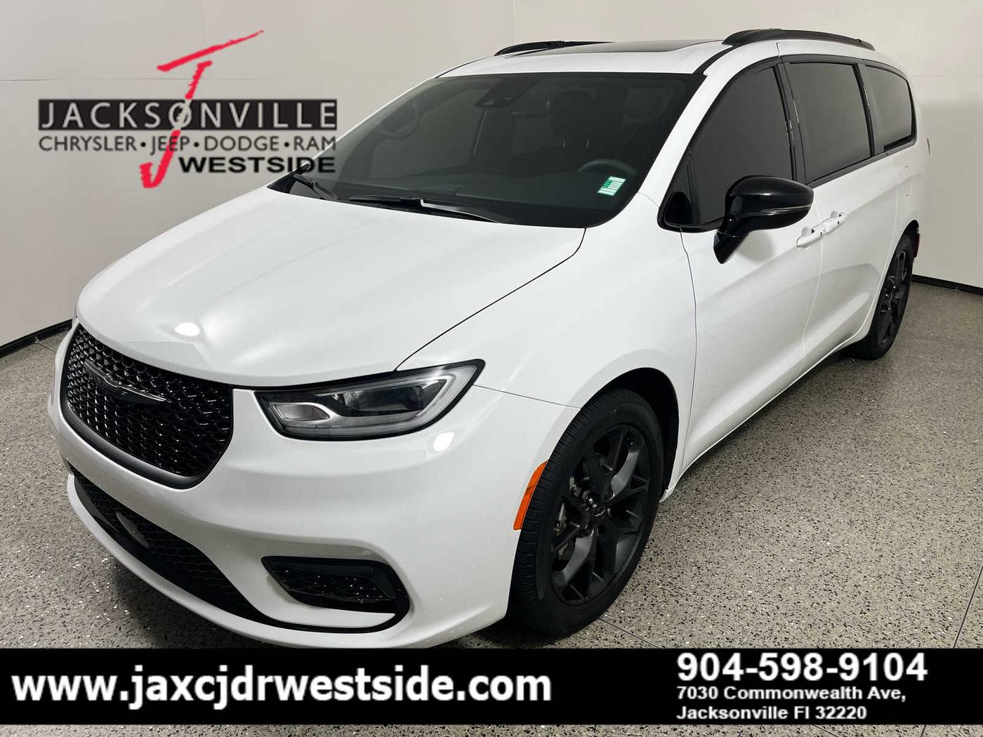 2024 Chrysler Pacifica Touring L — Minivan — 29,580 mi — Jacksonville, FL