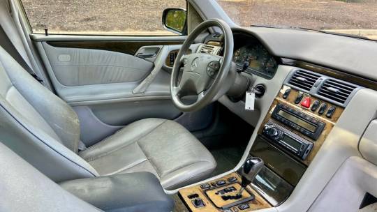 2002 e320 interior