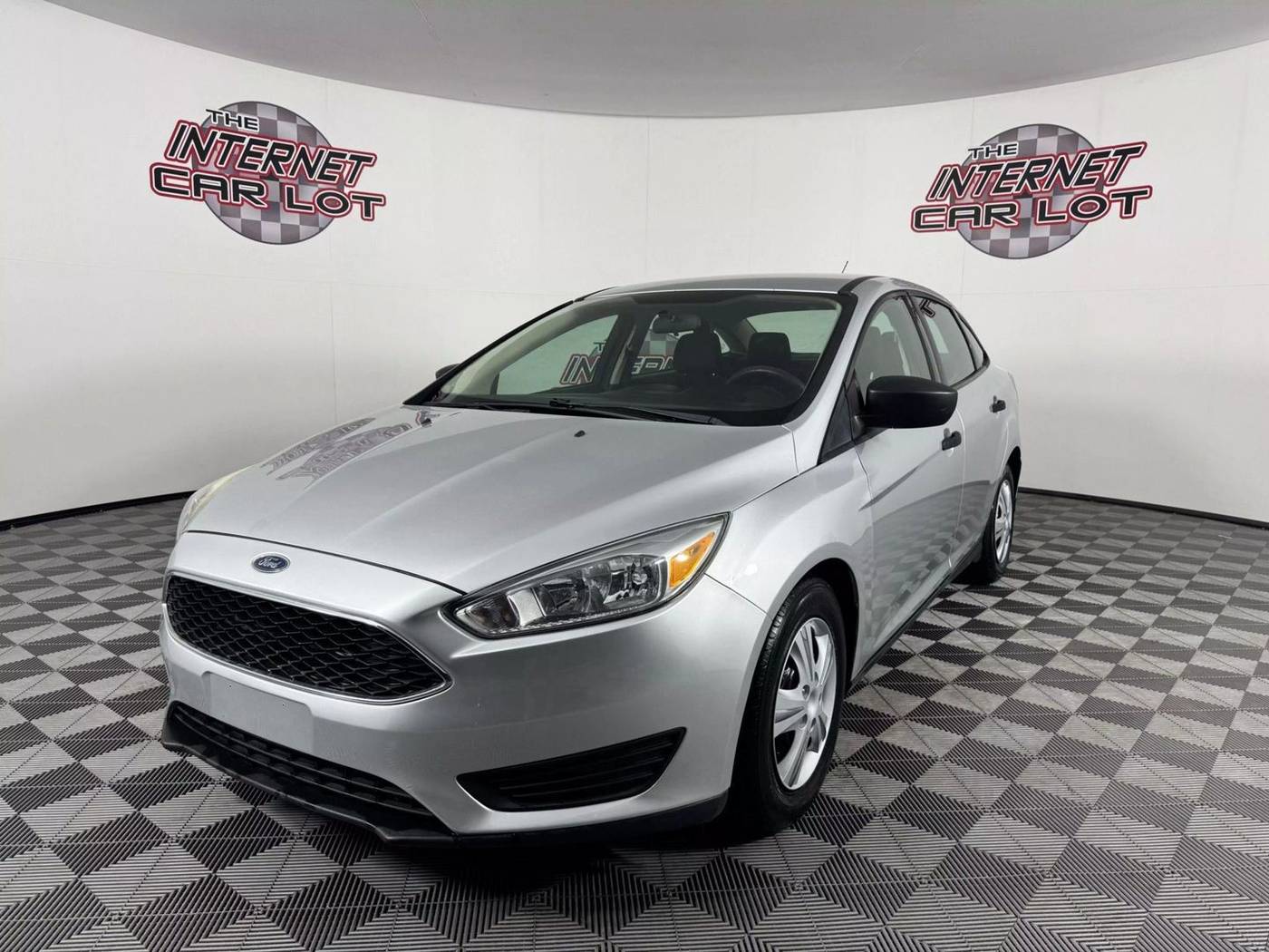 2018 Ford Focus S — Sedan — 137,306 mi — Council Bluffs, IA