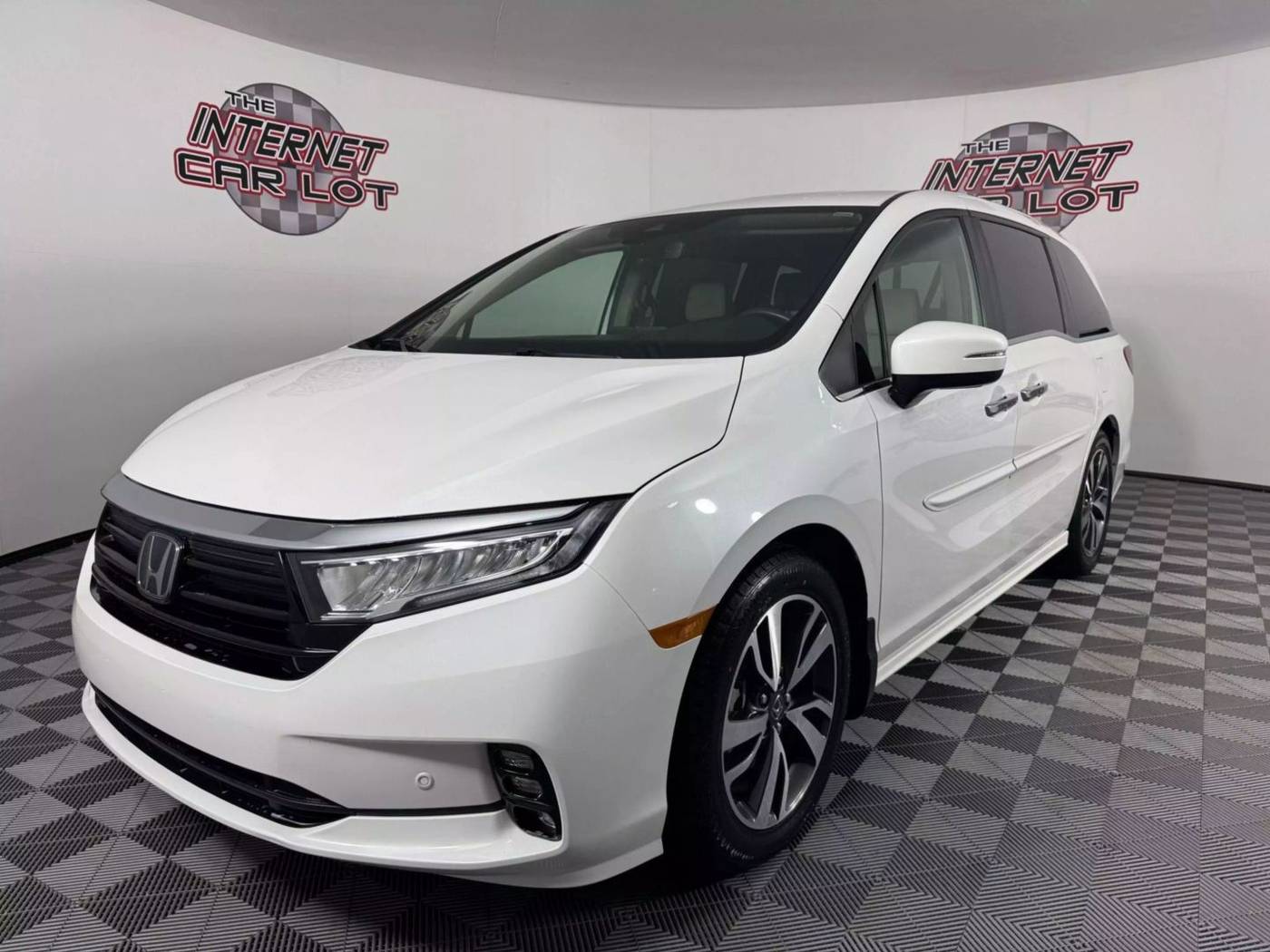 2023 Honda Odyssey Touring — Minivan — 52,531 mi — Council Bluffs, IA