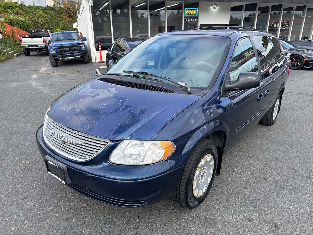 2001 Chrysler Town & Country LX — Minivan — 175,160 mi — Edmonds, WA