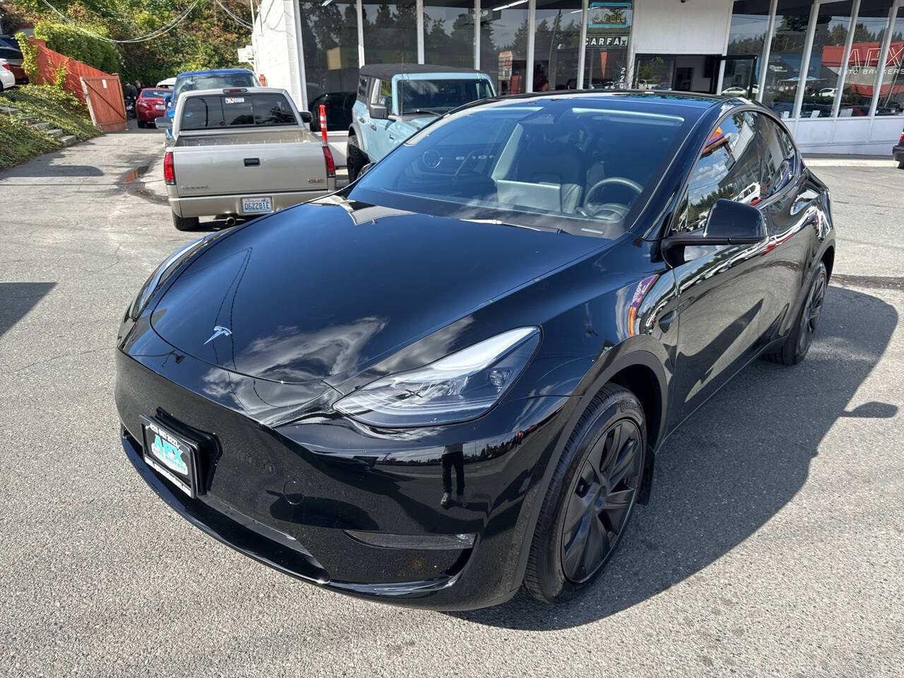 2025 Tesla Model Y Long Range — SUV — 4,616 mi — Edmonds, WA