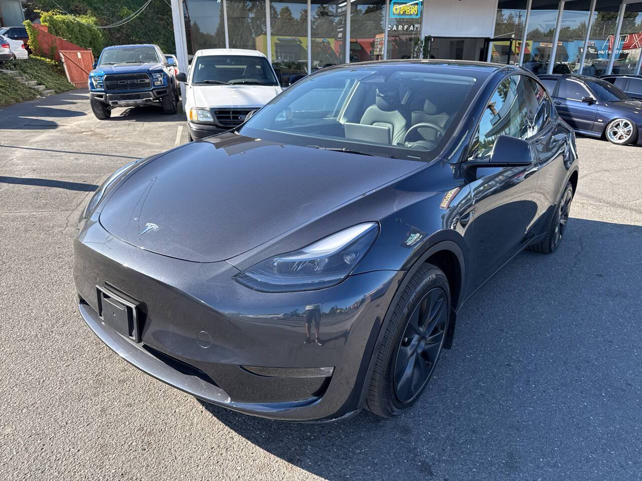 2025 Tesla Model Y Long Range — SUV — 2,975 mi — Edmonds, WA