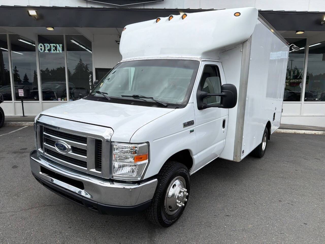 2013 Ford Econoline Commercial Cutaway E-350
