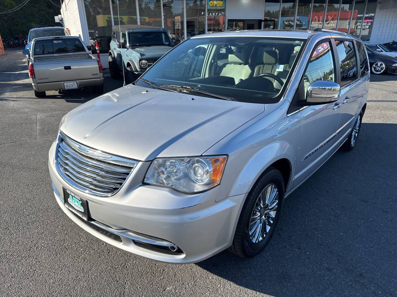 2011 Chrysler Town & Country Limited — Minivan — 114,093 mi — Edmonds, WA