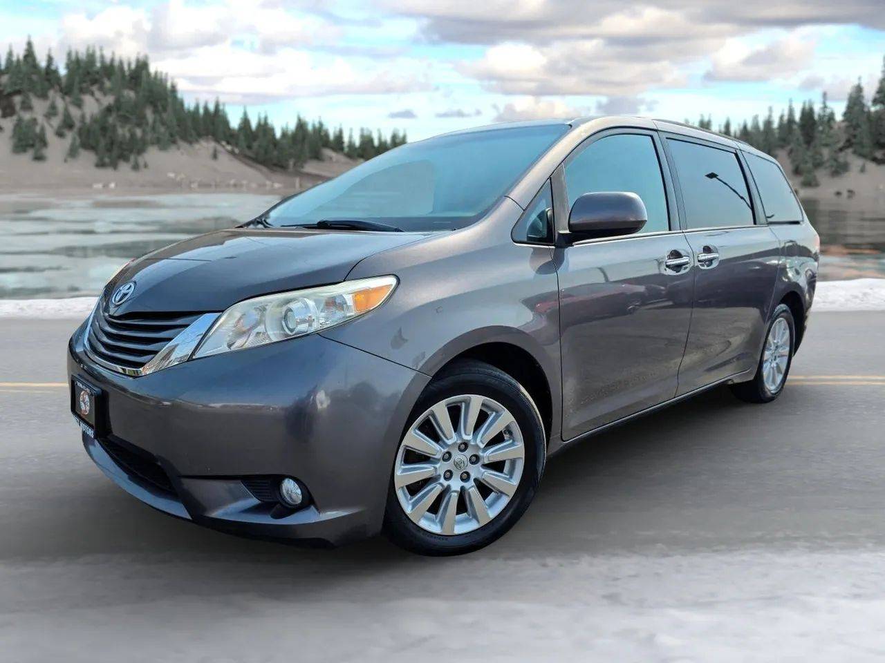 2013 Toyota Sienna XLE — Minivan — 128,396 mi — Tacoma, WA