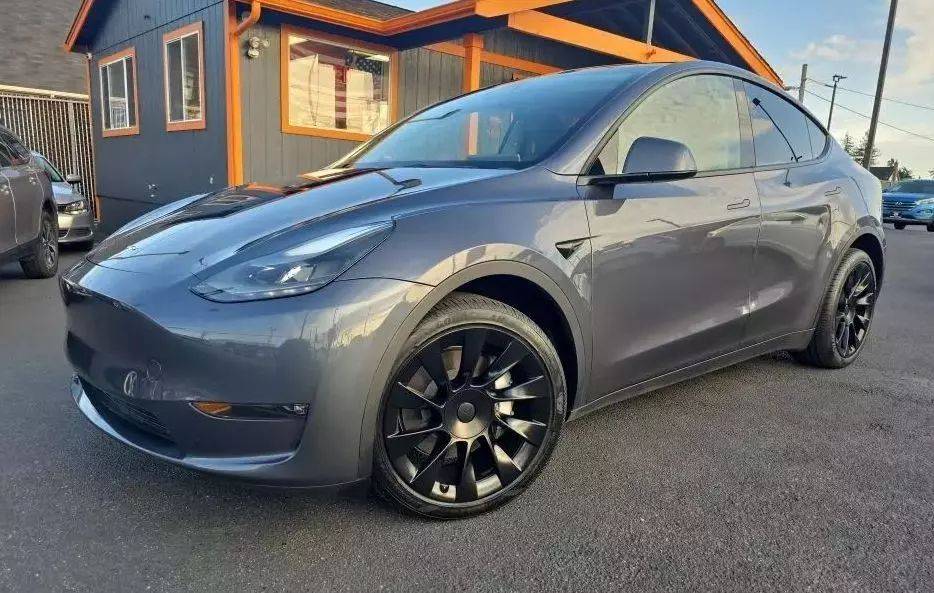 2023 Tesla Model Y Long Range — SUV — 32,918 mi — Tacoma, WA
