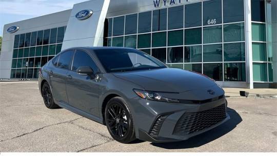2025 Toyota Camry LE — Sedan — 10,515 mi — Nashville, TN