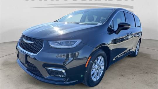 2023 Chrysler Pacifica Touring L — Minivan — 49,961 mi — Clarksville, TN