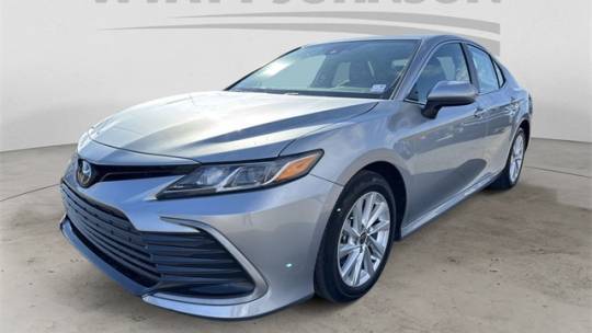 2024 Toyota Camry LE — Sedan — 16,716 mi — Clarksville, TN