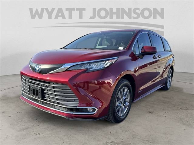 2021 Toyota Sienna XLE — Minivan — 81,088 mi — Clarksville, TN