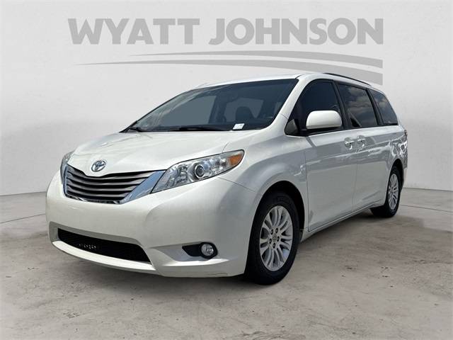 2017 Toyota Sienna L — Minivan — 122,223 mi — Clarksville, TN
