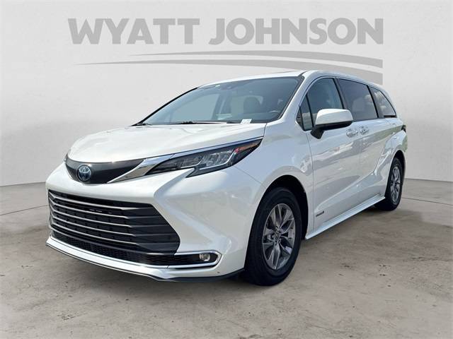 2021 Toyota Sienna XLE — Minivan — 91,582 mi — Clarksville, TN