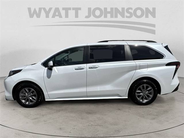 2023 Toyota Sienna XLE — Minivan — 59,500 mi — Clarksville, TN