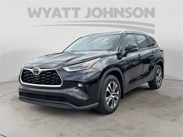 2021 Toyota Highlander XLE — SUV — 32,596 mi — Clarksville, TN