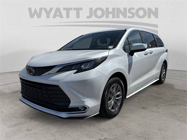 2024 Toyota Sienna XLE — Minivan — 20,070 mi — Clarksville, TN