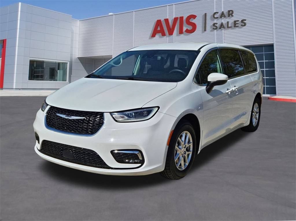 2023 Chrysler Pacifica Touring L — Minivan — 61,781 mi — Irving, TX