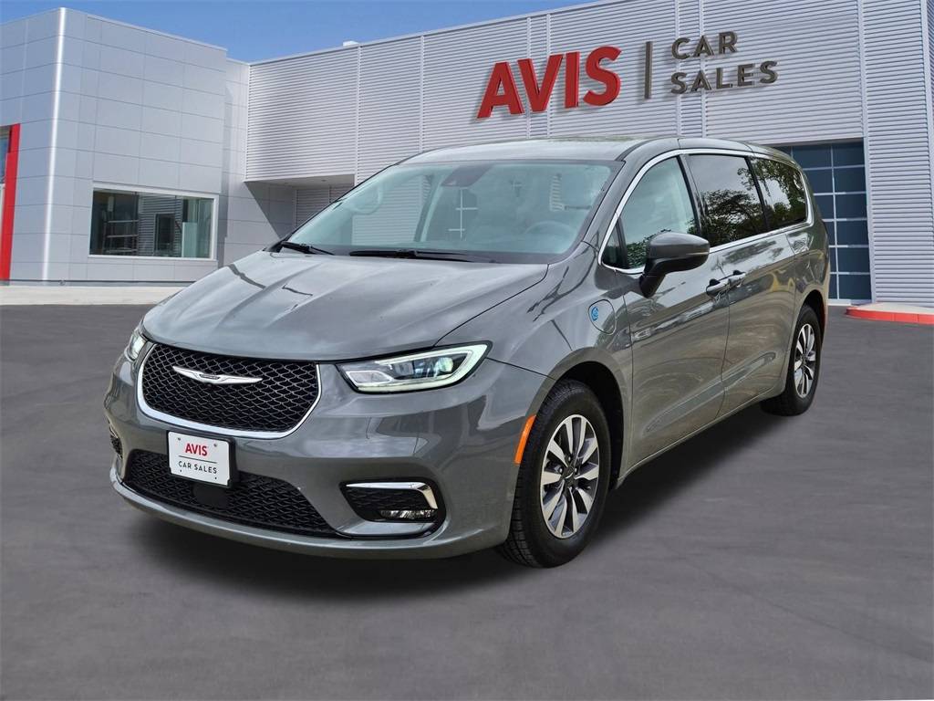 2023 Chrysler Pacifica Hybrid Touring L — Minivan — 67,025 mi — Irving, TX