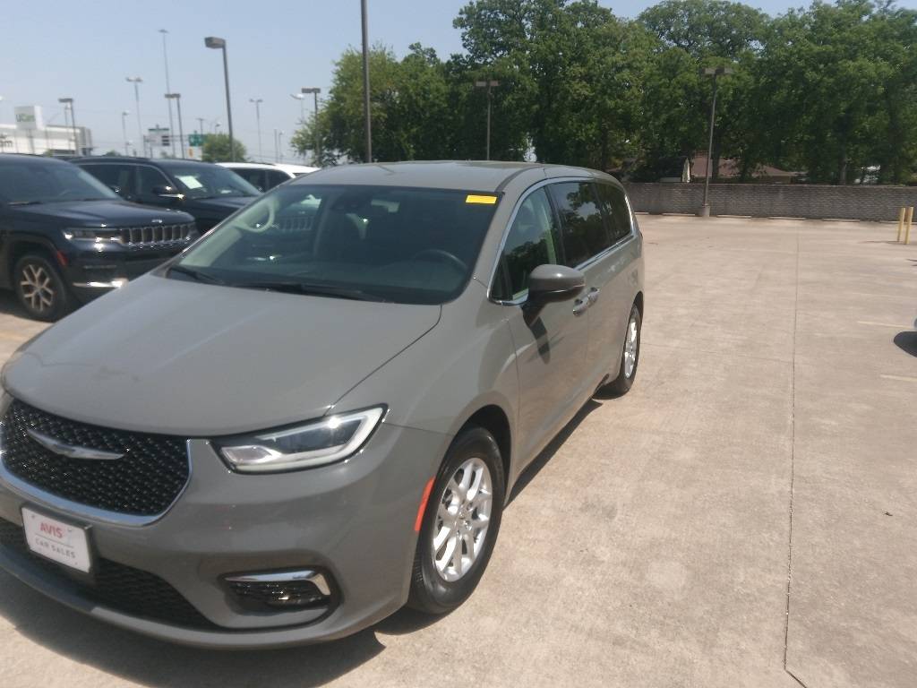2023 Chrysler Pacifica Touring L — Minivan — 72,507 mi — Irving, TX