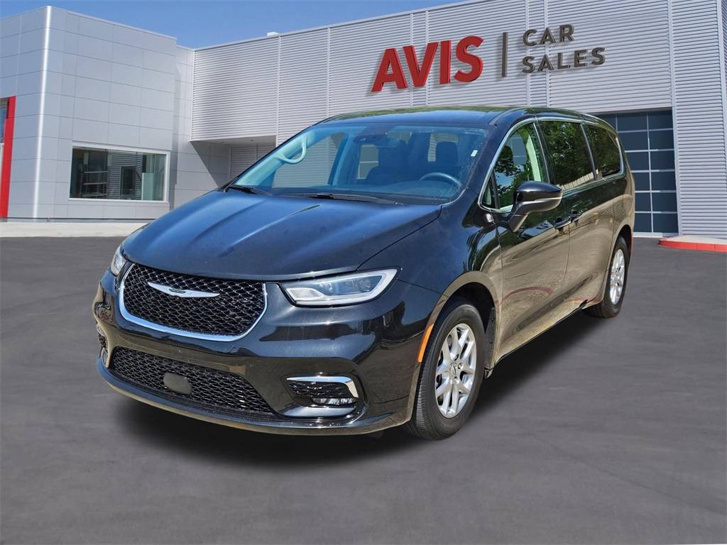 2023 Chrysler Pacifica Touring L — Minivan — 65,066 mi — Irving, TX