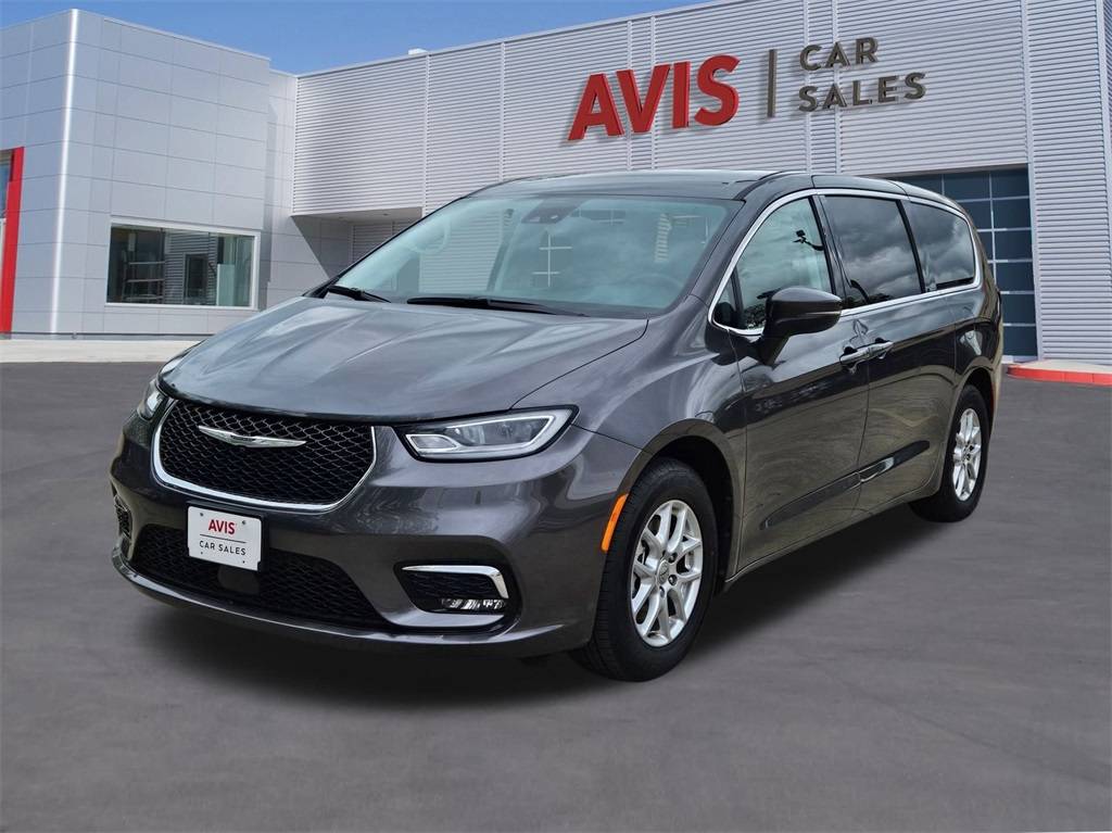2023 Chrysler Pacifica Touring L — Minivan — 65,072 mi — Irving, TX
