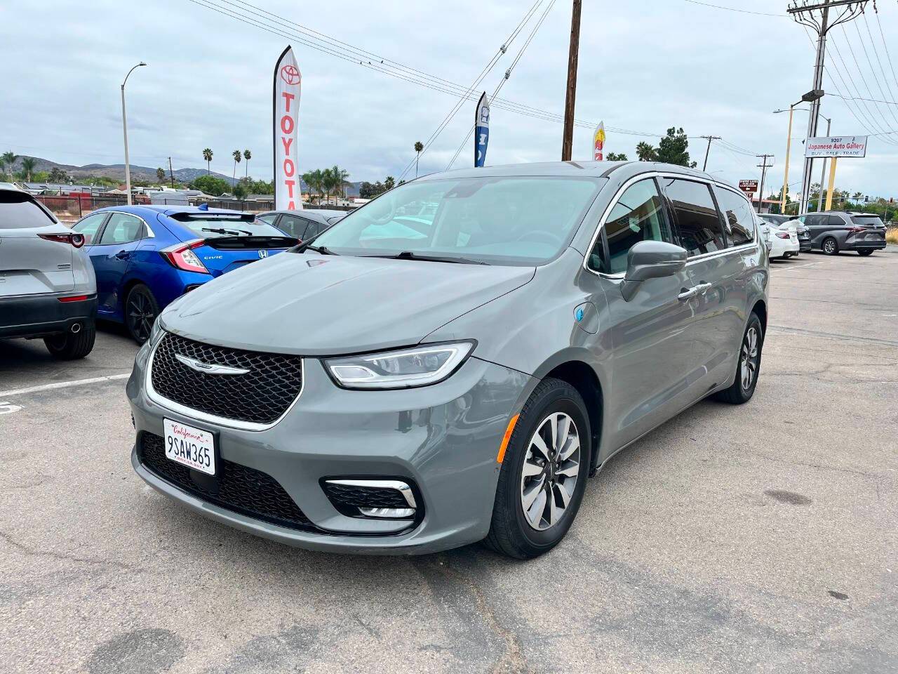 2022 Chrysler Pacifica Hybrid Touring L — Minivan — 66,960 mi — Santee, CA
