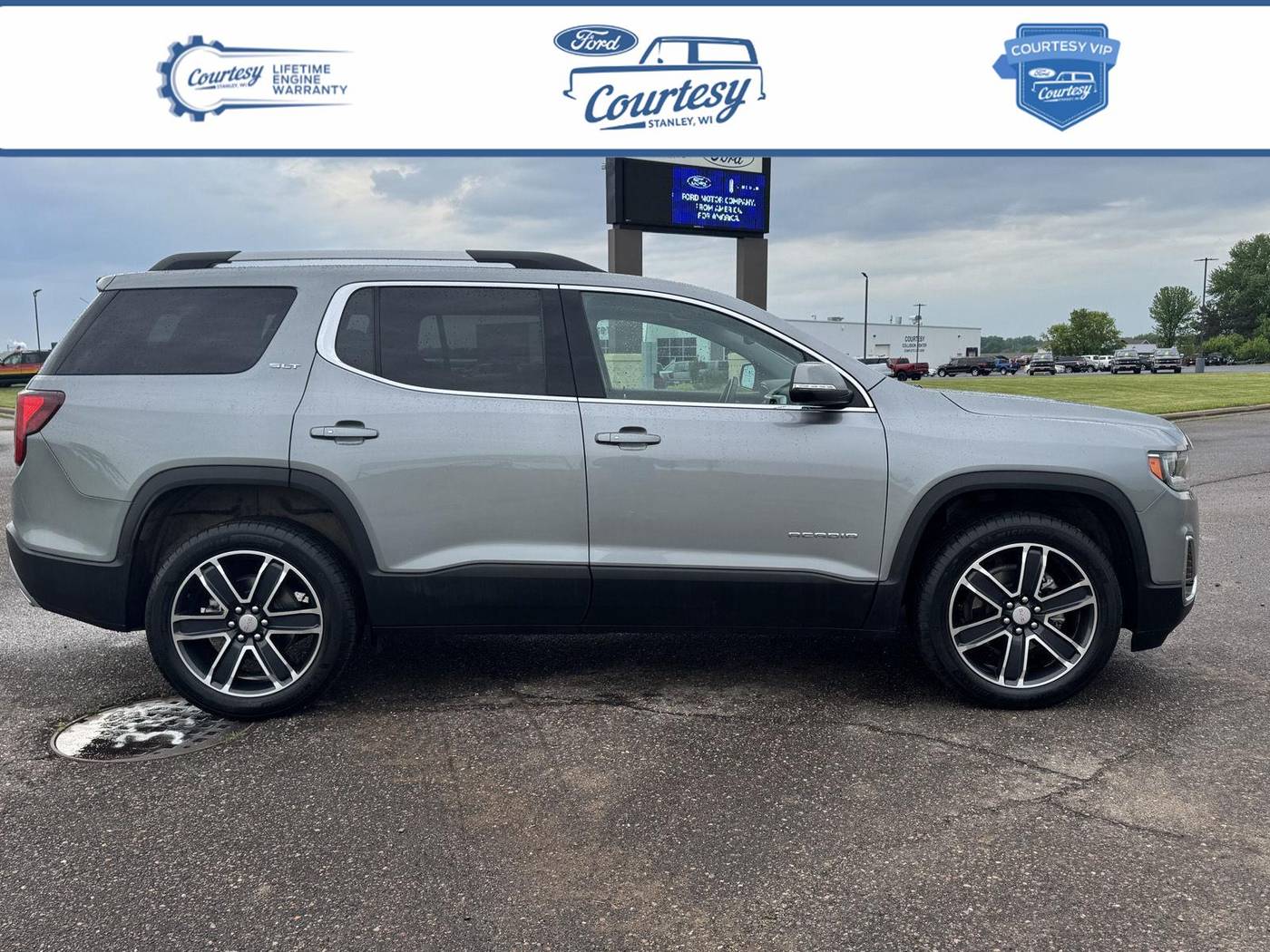 2023 GMC Acadia SLT — SUV — 22,100 mi — Stanley, WI