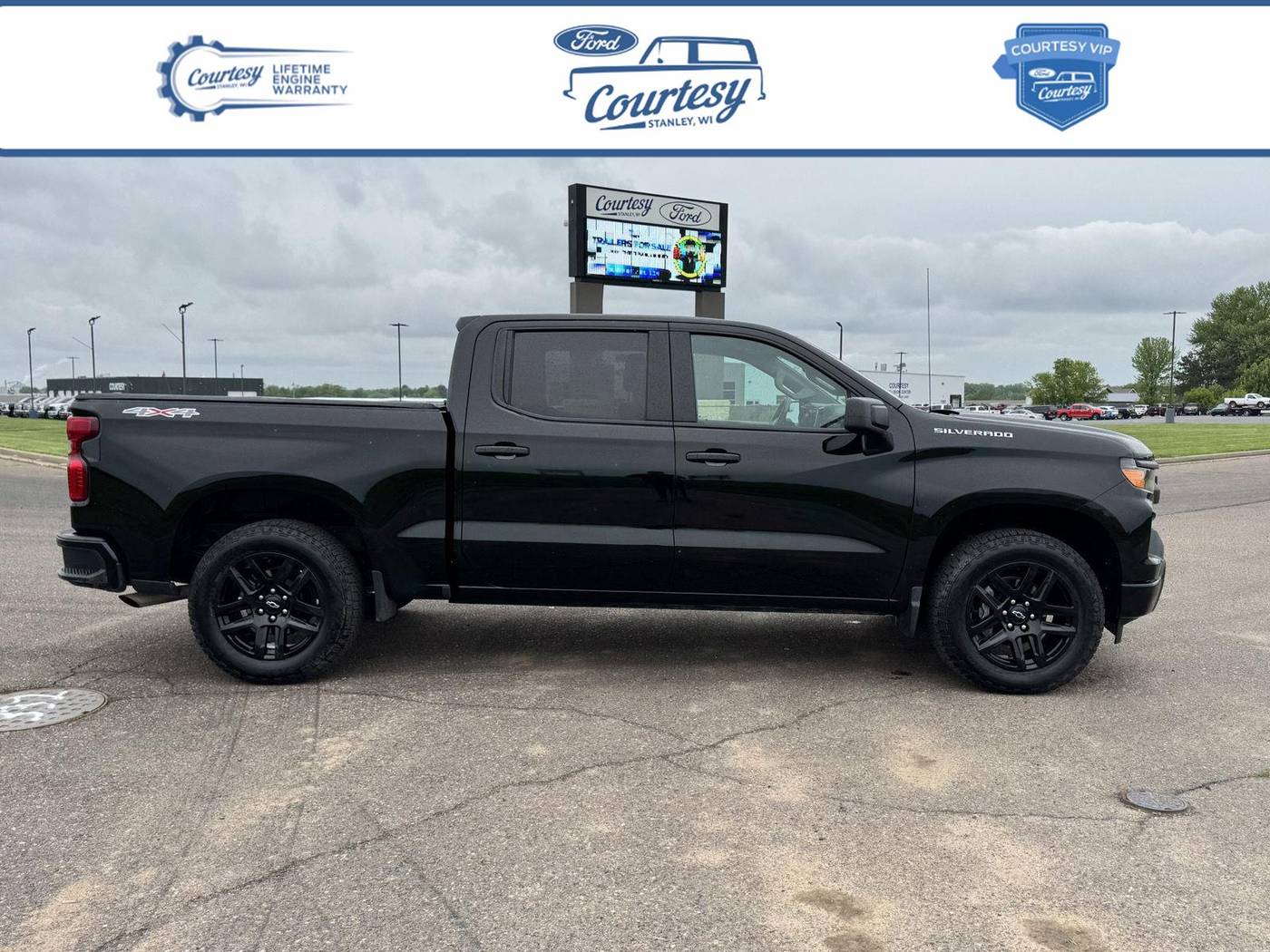 2023 Chevrolet Silverado 1500 Custom — Pickup Truck — 14,100 mi — Stanley, WI