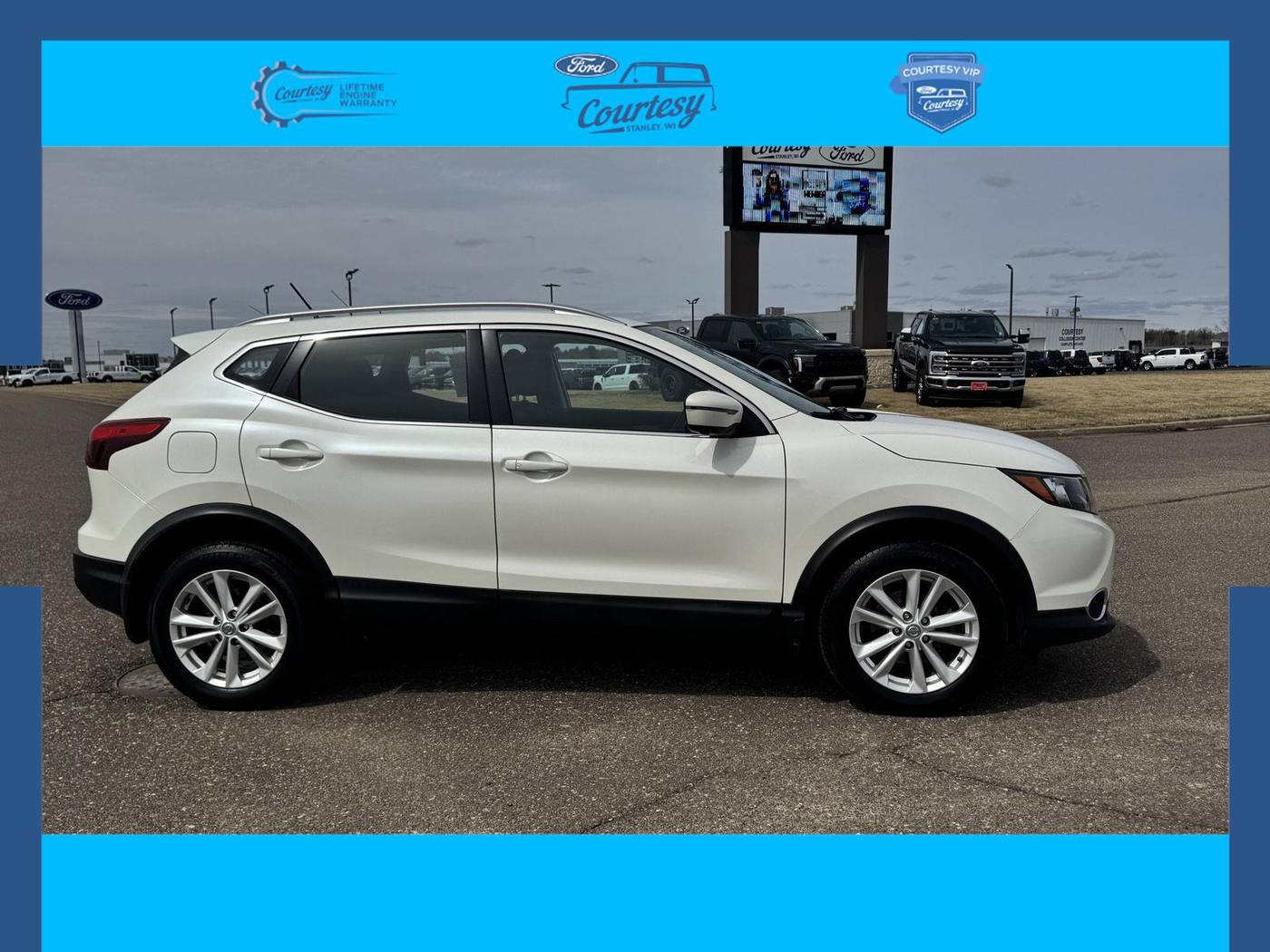 2017 Nissan Rogue Sport SV — SUV — 81,102 mi — Stanley, WI