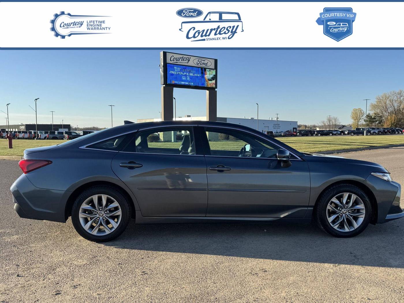2022 Toyota Avalon XLE — Sedan — 70,747 mi — Stanley, WI