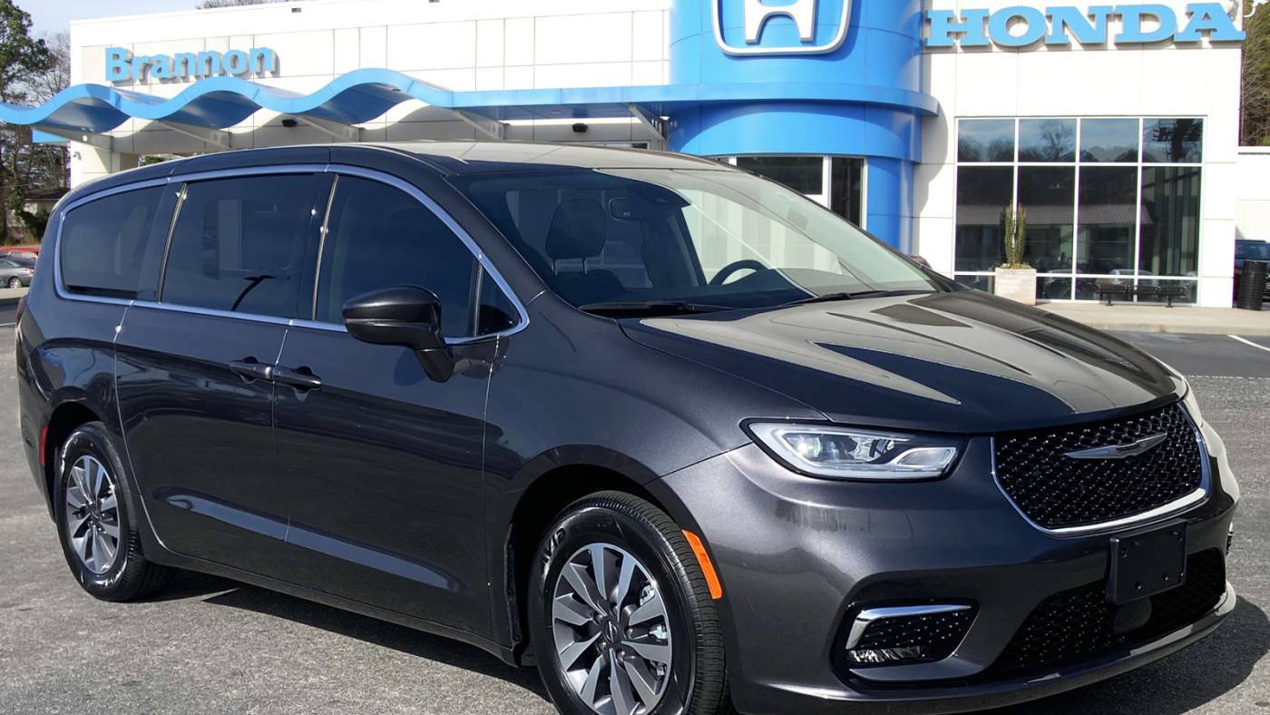 2022 Chrysler Pacifica Hybrid Touring L — Minivan — 25,240 mi — Birmingham, AL