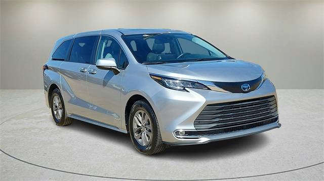 2021 Toyota Sienna XLE — Minivan — 48,059 mi — Dallas, TX