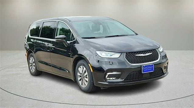 2023 Chrysler Pacifica Hybrid Touring L — Minivan — 42,209 mi — Dallas, TX