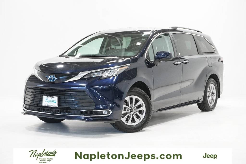 2022 Toyota Sienna XLE — Minivan — 14,807 mi — Arlington Heights, IL