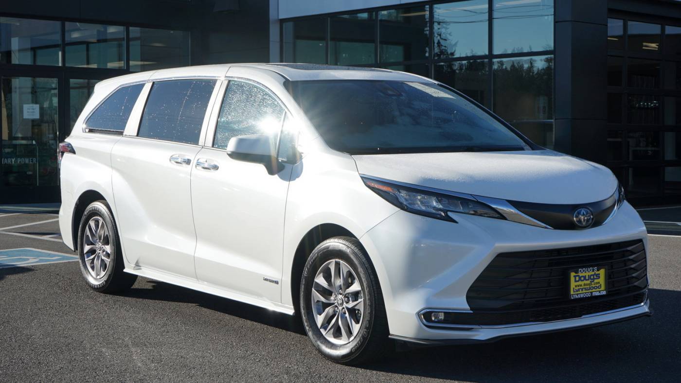 2021 Toyota Sienna XLE — Minivan — 49,064 mi — Edmonds, WA
