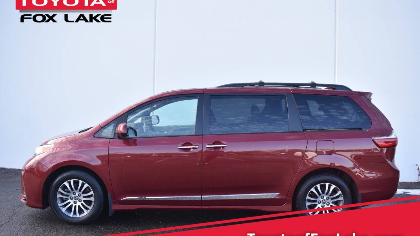 2020 Toyota Sienna XLE — Minivan — 21,965 mi — Fox Lake, IL