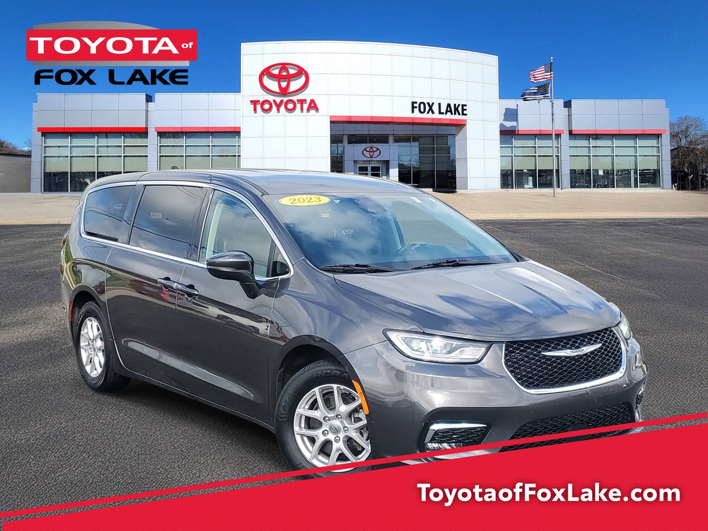 2023 Chrysler Pacifica Touring L — Minivan — 75,858 mi — Fox Lake, IL
