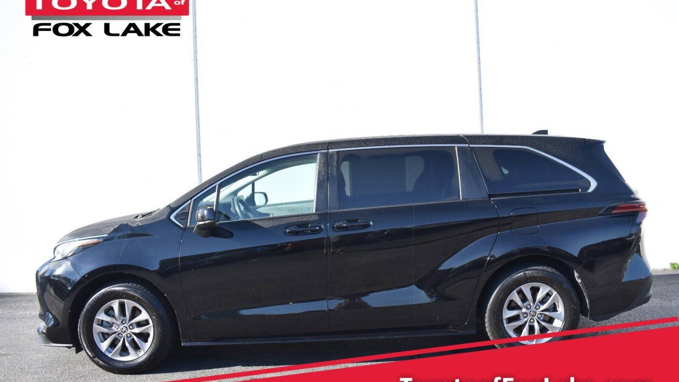2022 Toyota Sienna LE — Minivan — 60,903 mi — Fox Lake, IL