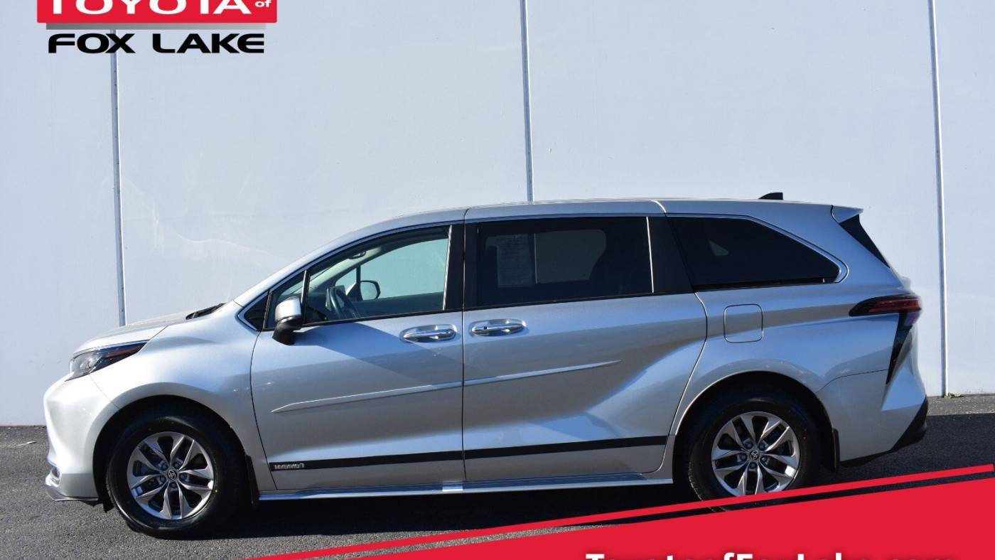 2021 Toyota Sienna XLE — Minivan — 40,671 mi — Fox Lake, IL