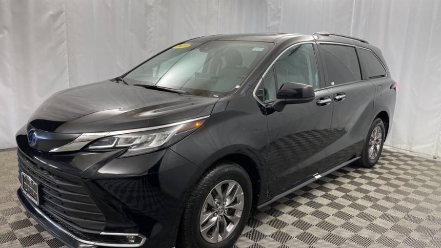 2023 Toyota Sienna XLE — Minivan — 47,357 mi — Countryside, IL