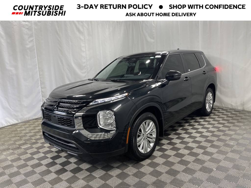 2023 Mitsubishi Outlander ES — SUV — 17,180 mi — Countryside, IL