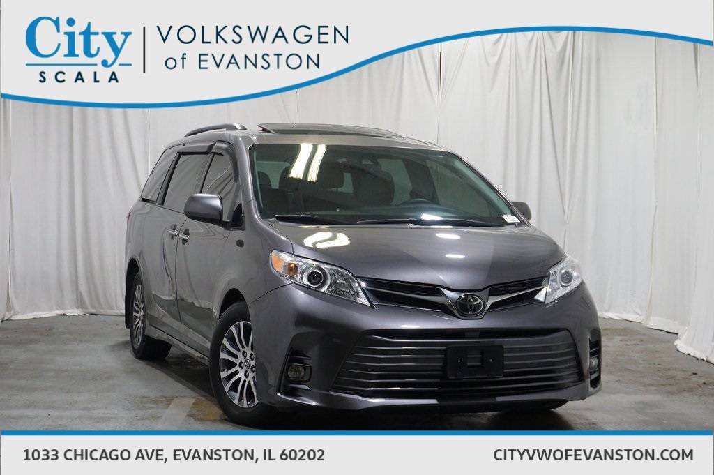 2018 Toyota Sienna L — Minivan — 66,342 mi — Evanston, IL