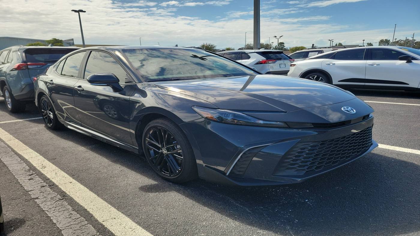 2025 Toyota Camry Hybrid LE — Sedan — 33,491 mi — Sarasota, FL