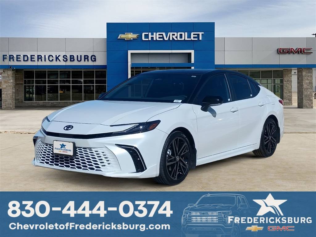 2025 Toyota Camry Hybrid LE — Sedan — 4,581 mi — Fredericksburg, TX