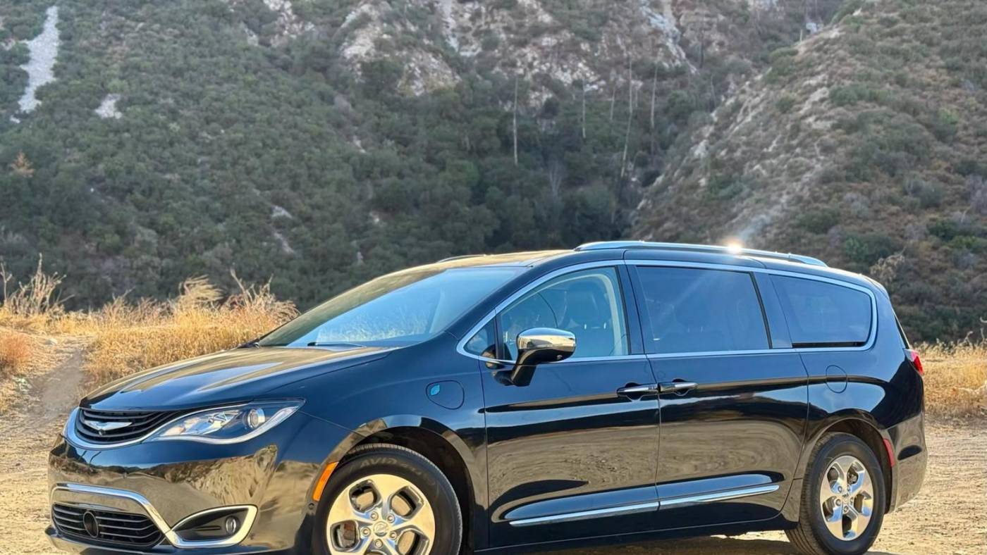 2018 Chrysler Pacifica Hybrid Limited — Minivan — 56,458 mi — Sunland, CA