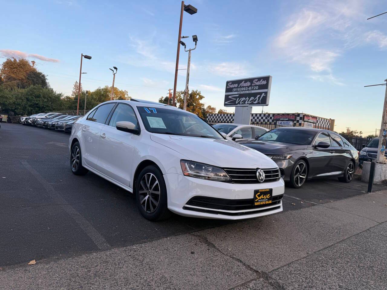 2017 Volkswagen Jetta 1.4T SE — Sedan — 124,886 mi — Sacramento, CA