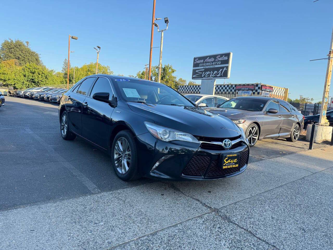 2016 Toyota Camry Hybrid SE — Sedan — 115,131 mi — Sacramento, CA